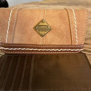 Wallet BOC, BornOConcept holders for 17 cards dollars in back. Coins on side